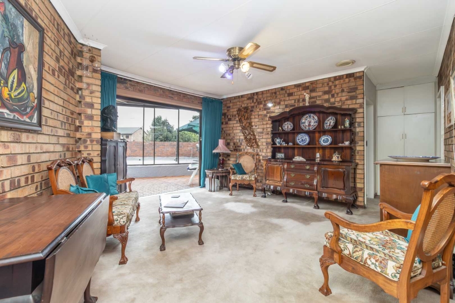 7 Bedroom Property for Sale in Weltevreden Park Gauteng