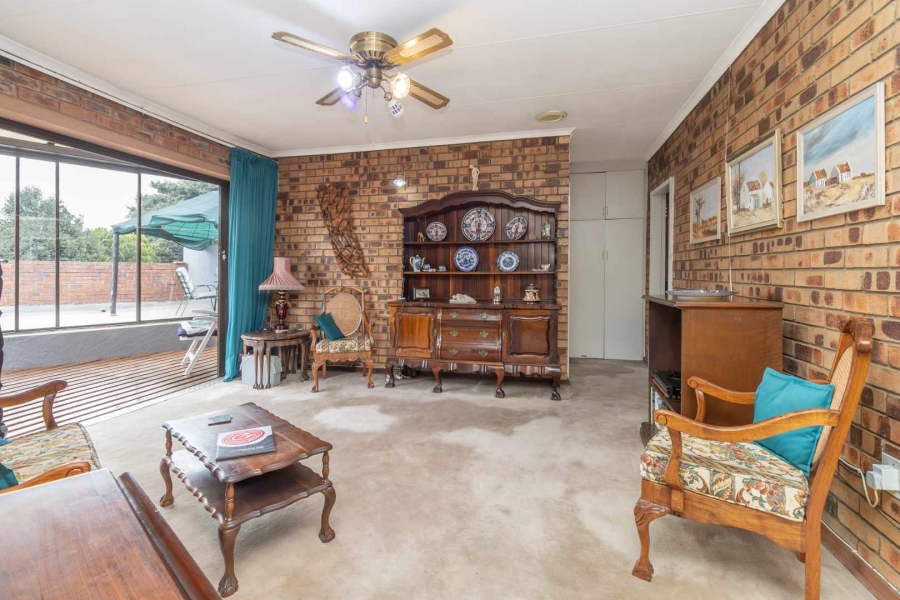 7 Bedroom Property for Sale in Weltevreden Park Gauteng