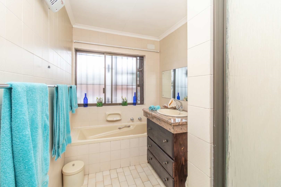 7 Bedroom Property for Sale in Weltevreden Park Gauteng
