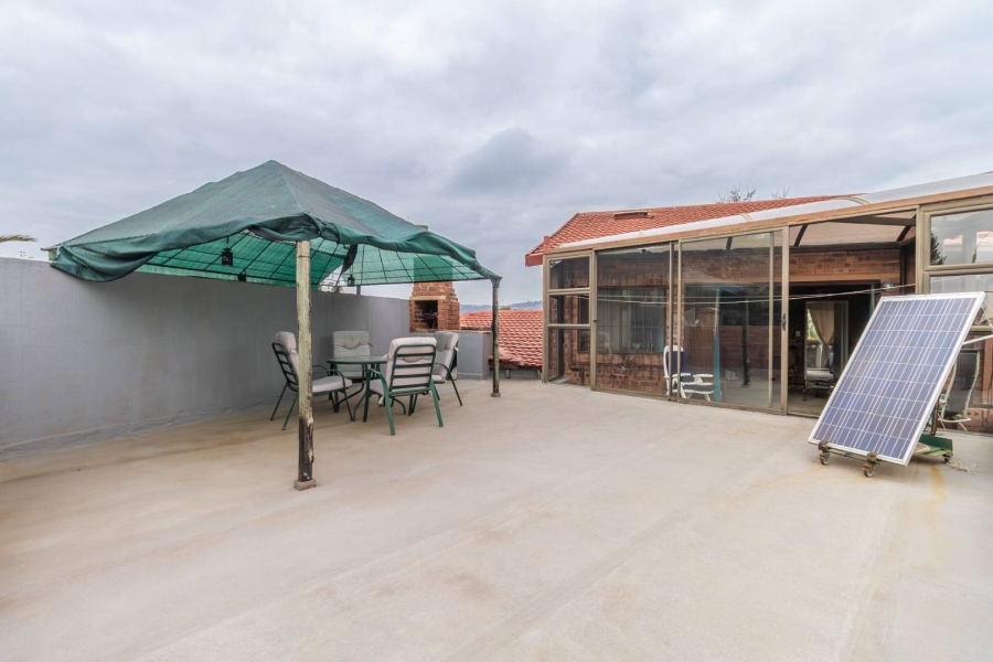 7 Bedroom Property for Sale in Weltevreden Park Gauteng