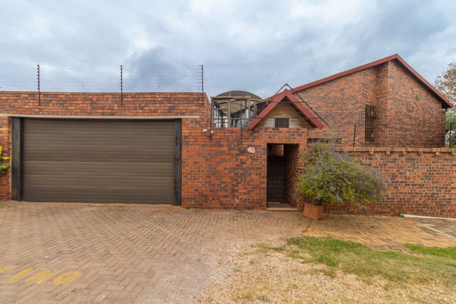 7 Bedroom Property for Sale in Weltevreden Park Gauteng