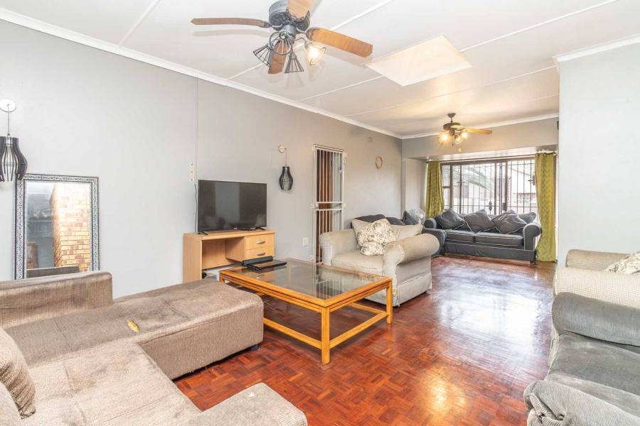 7 Bedroom Property for Sale in Weltevreden Park Gauteng