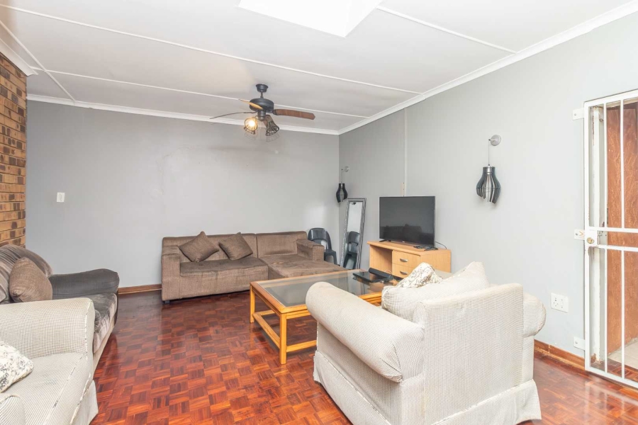 7 Bedroom Property for Sale in Weltevreden Park Gauteng
