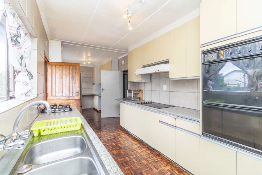 7 Bedroom Property for Sale in Weltevreden Park Gauteng