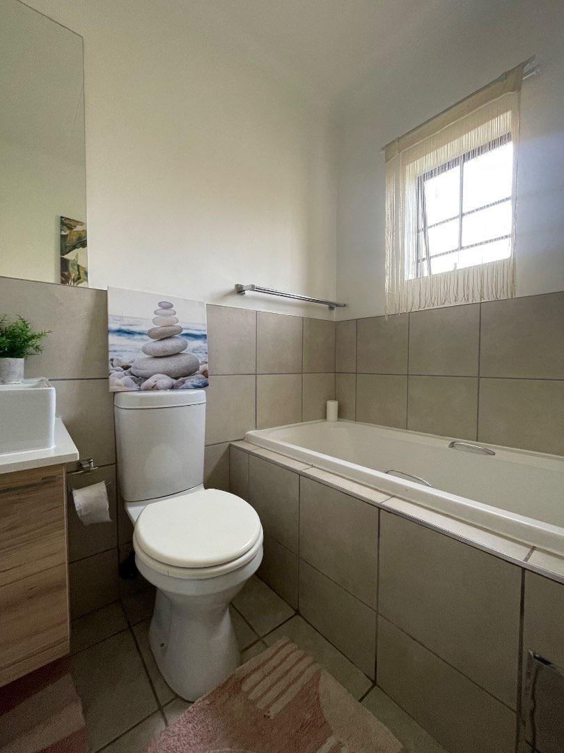 To Let 4 Bedroom Property for Rent in Esther Park Gauteng