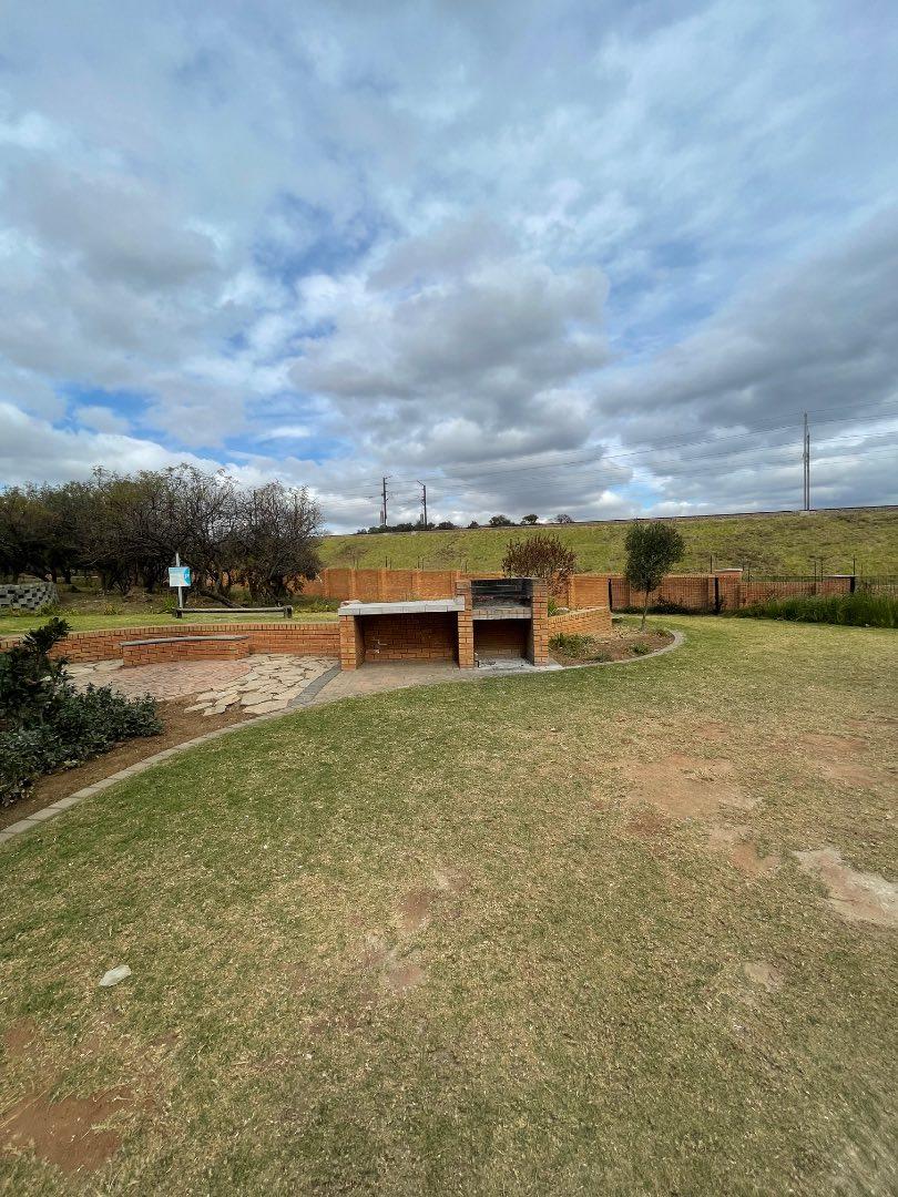 To Let 4 Bedroom Property for Rent in Esther Park Gauteng