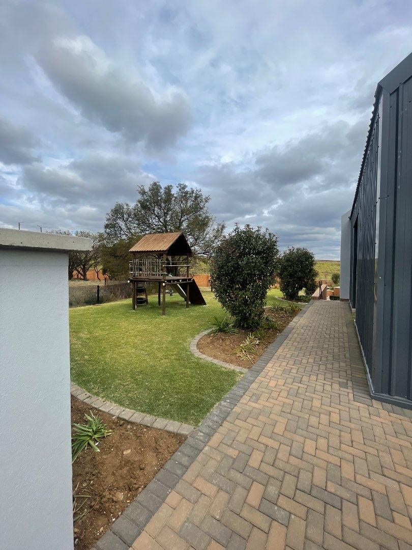 To Let 4 Bedroom Property for Rent in Esther Park Gauteng
