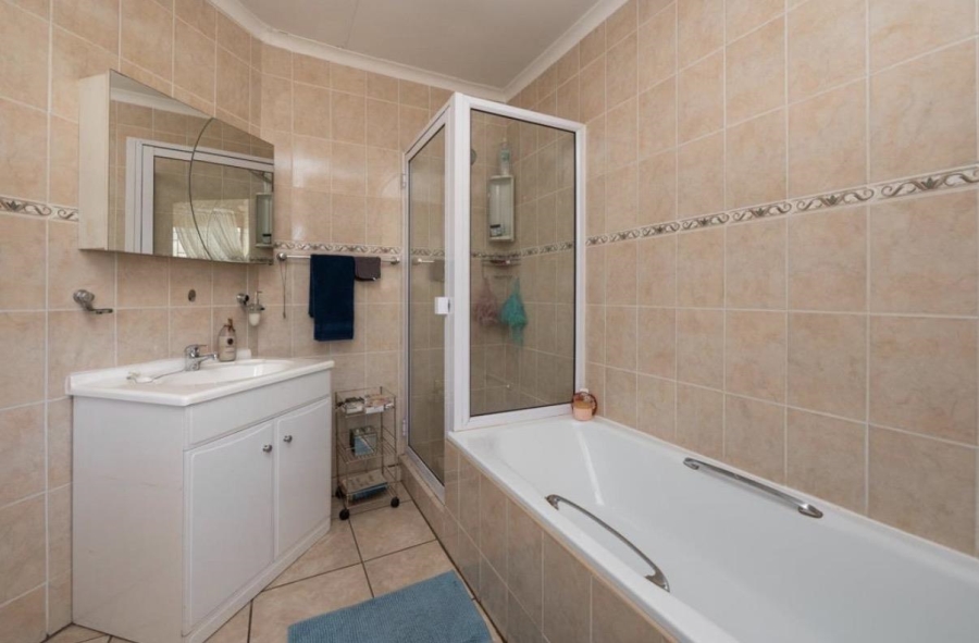 3 Bedroom Property for Sale in Bassonia Gauteng