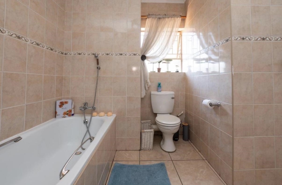 3 Bedroom Property for Sale in Bassonia Gauteng