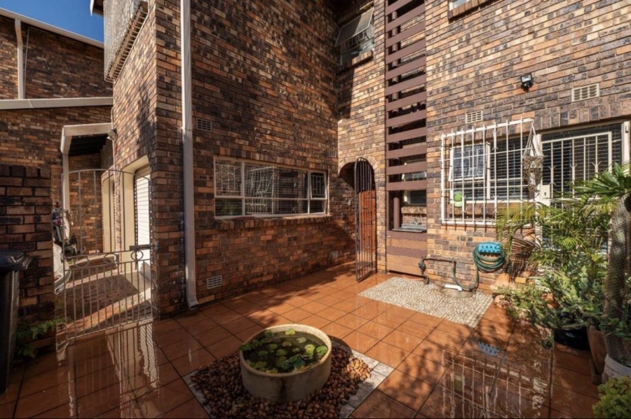 3 Bedroom Property for Sale in Bassonia Gauteng
