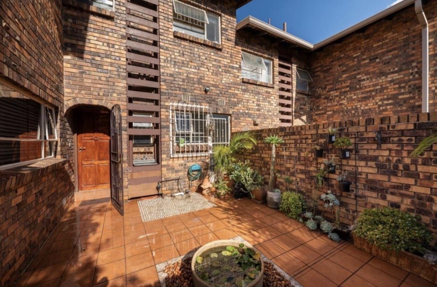 3 Bedroom Property for Sale in Bassonia Gauteng
