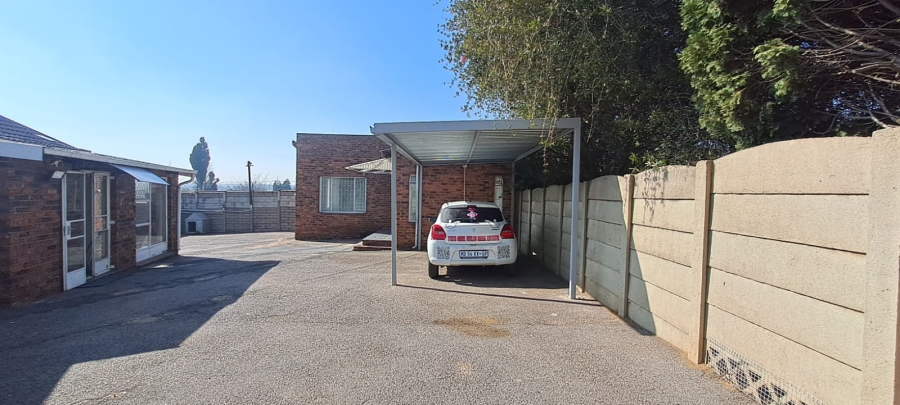 To Let 1 Bedroom Property for Rent in Elandspark Gauteng