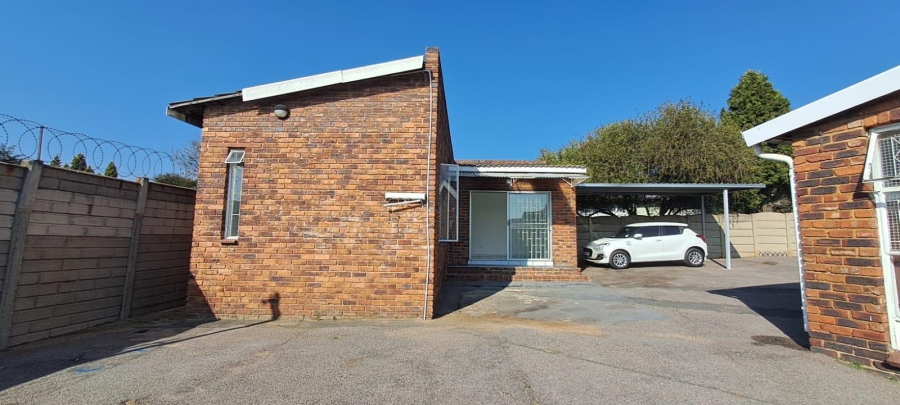 To Let 1 Bedroom Property for Rent in Elandspark Gauteng