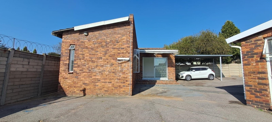 To Let 1 Bedroom Property for Rent in Elandspark Gauteng