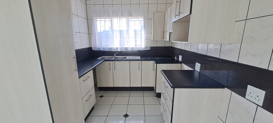 To Let 1 Bedroom Property for Rent in Elandspark Gauteng