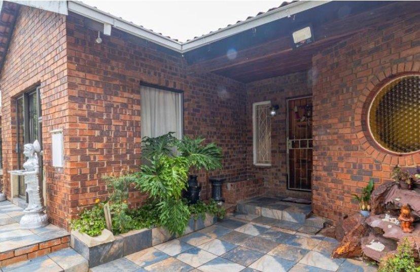4 Bedroom Property for Sale in Albertsdal Gauteng