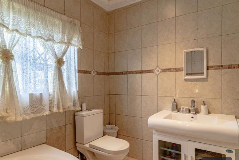 4 Bedroom Property for Sale in Albertsdal Gauteng