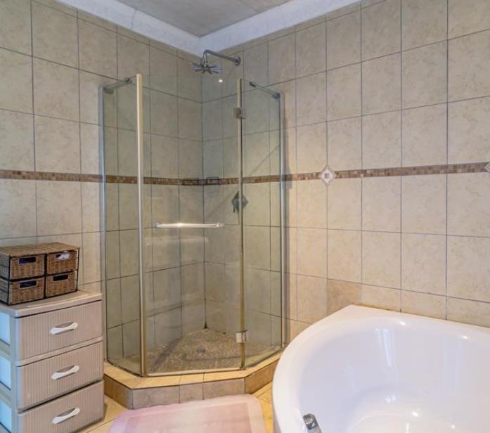 4 Bedroom Property for Sale in Albertsdal Gauteng