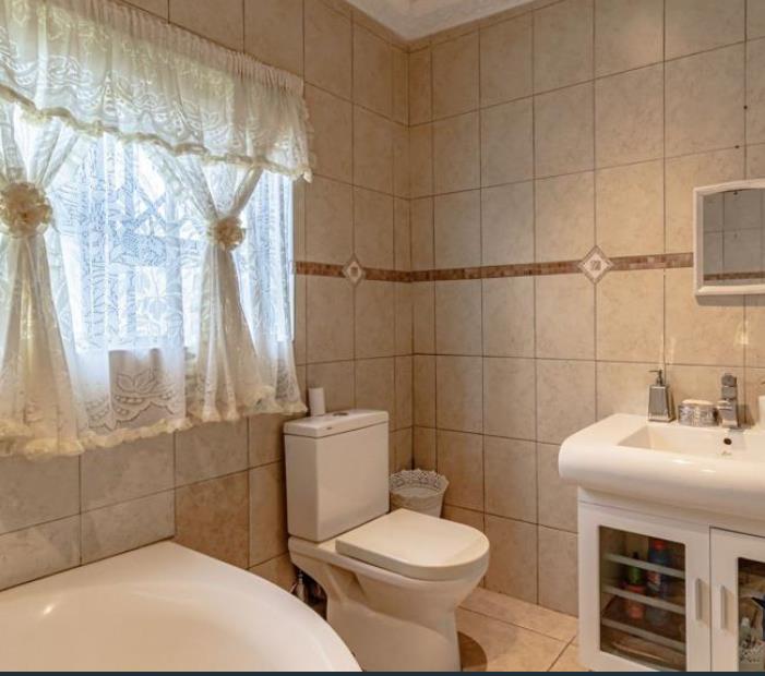 4 Bedroom Property for Sale in Albertsdal Gauteng