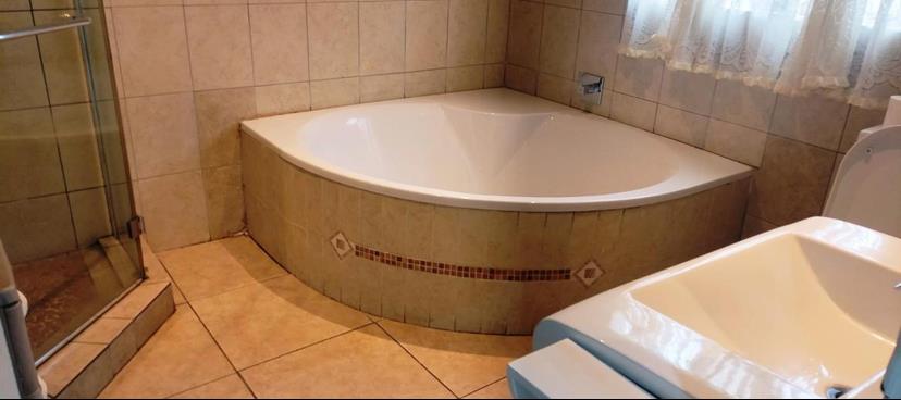 4 Bedroom Property for Sale in Albertsdal Gauteng