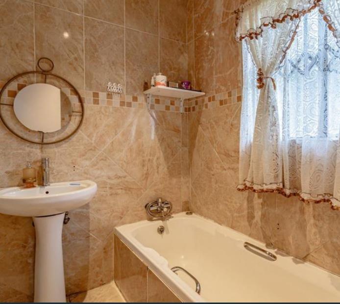 4 Bedroom Property for Sale in Albertsdal Gauteng