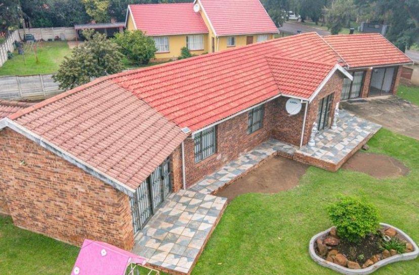 4 Bedroom Property for Sale in Albertsdal Gauteng