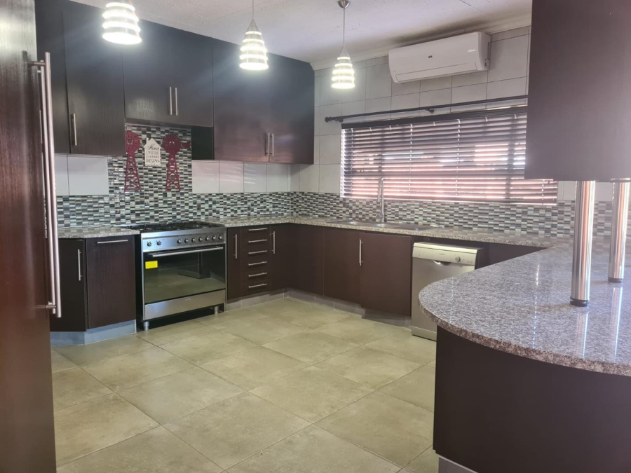To Let 3 Bedroom Property for Rent in Sinoville Gauteng