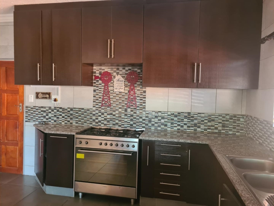 To Let 3 Bedroom Property for Rent in Sinoville Gauteng