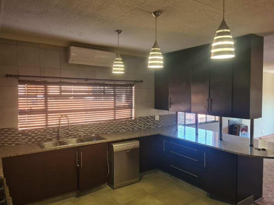 To Let 3 Bedroom Property for Rent in Sinoville Gauteng