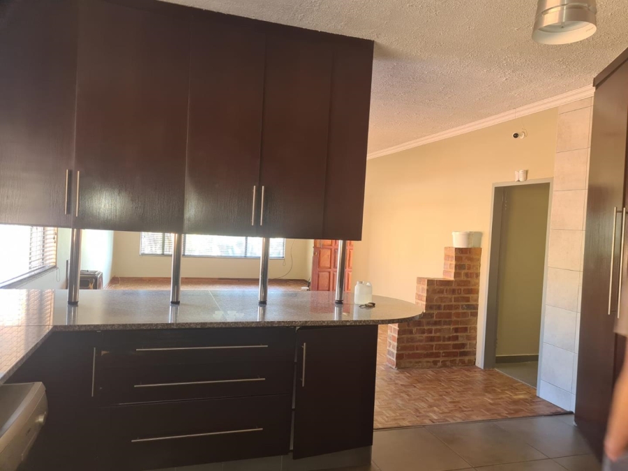 To Let 3 Bedroom Property for Rent in Sinoville Gauteng