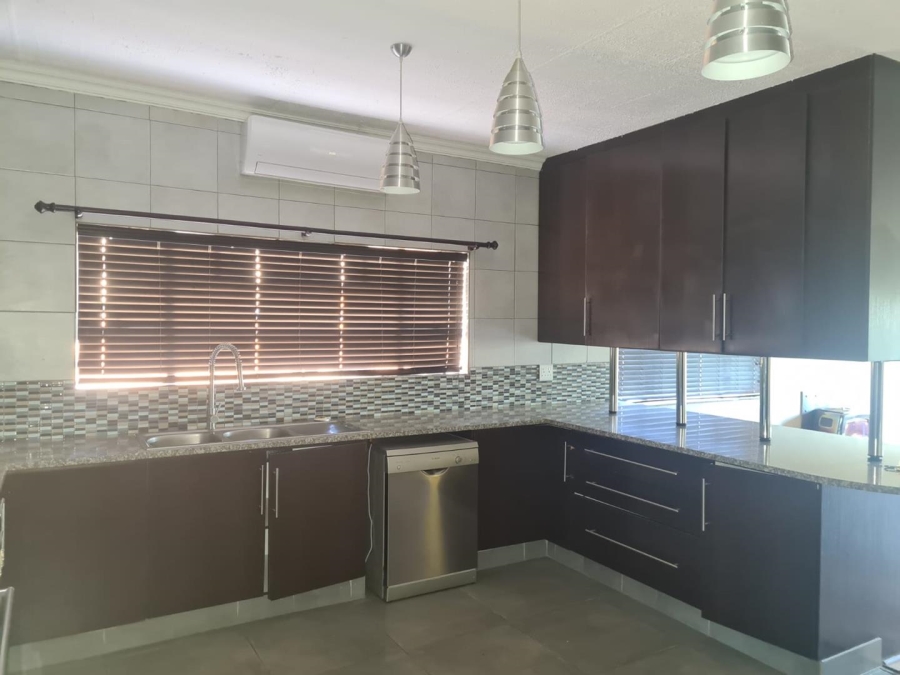 To Let 3 Bedroom Property for Rent in Sinoville Gauteng