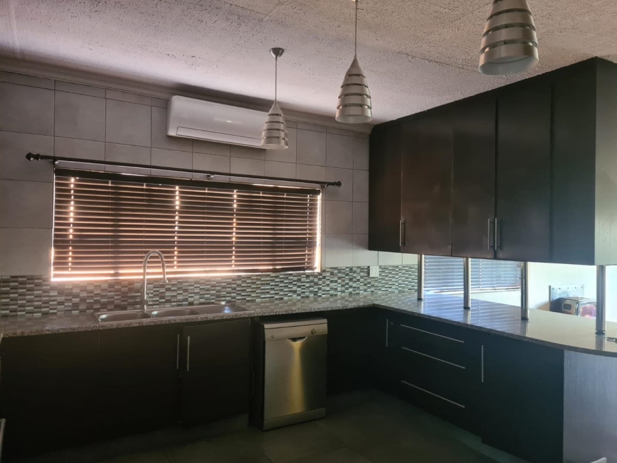 To Let 3 Bedroom Property for Rent in Sinoville Gauteng