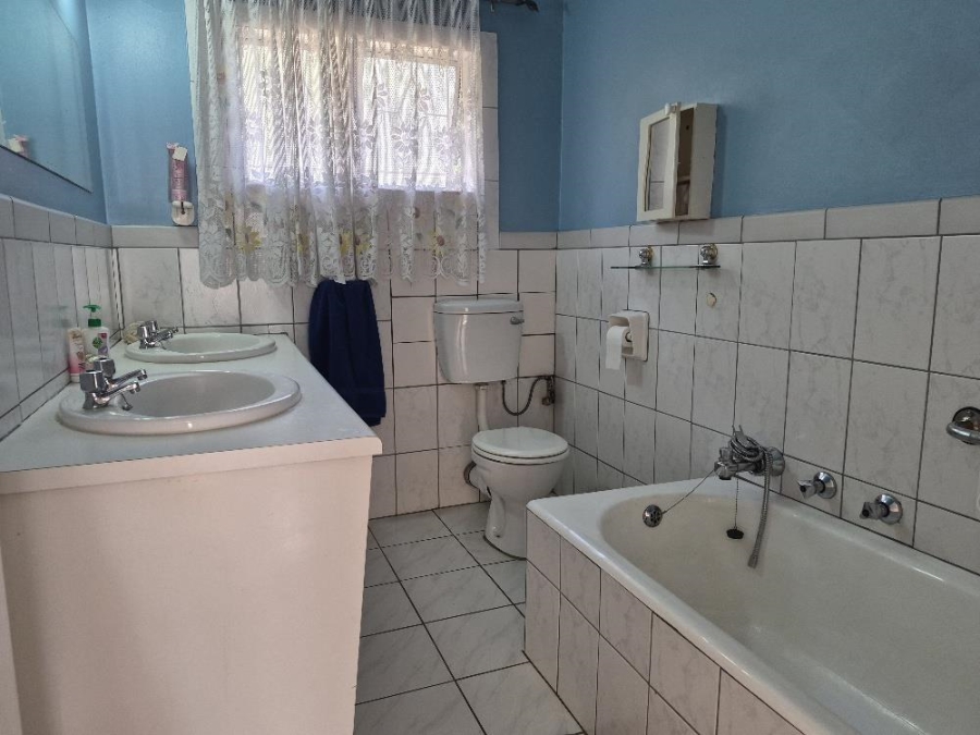 5 Bedroom Property for Sale in Atlasville Gauteng
