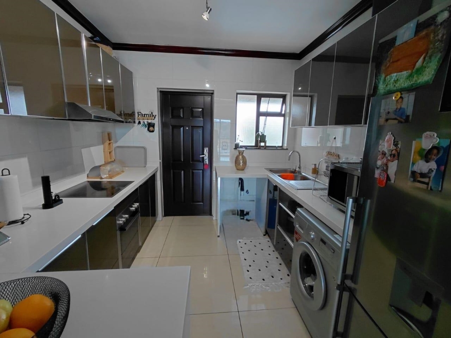 2 Bedroom Property for Sale in Maroeladal Gauteng