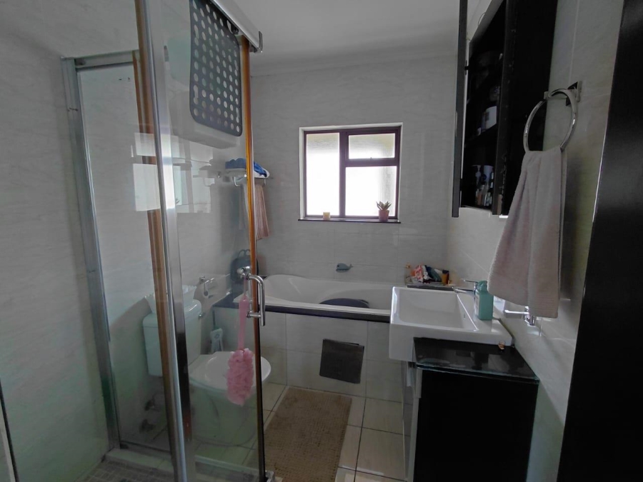 2 Bedroom Property for Sale in Maroeladal Gauteng