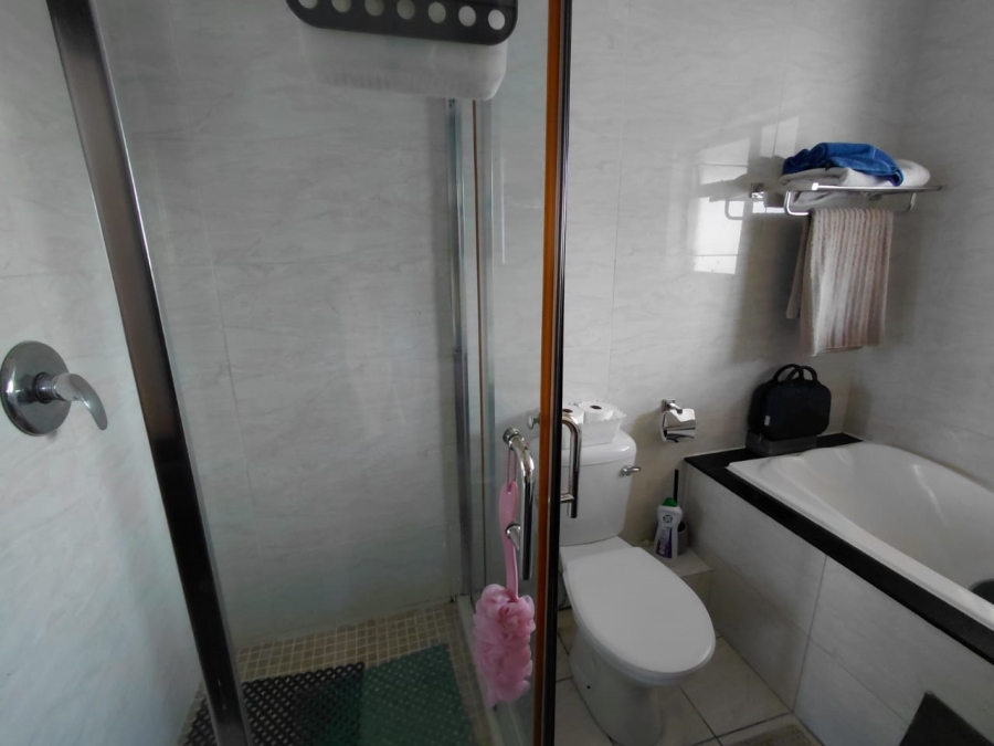 2 Bedroom Property for Sale in Maroeladal Gauteng