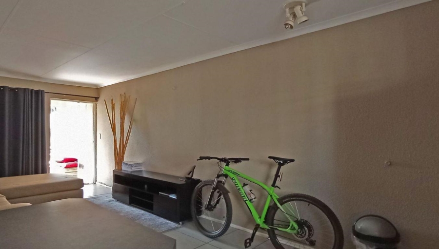 2 Bedroom Property for Sale in Faerie Glen Gauteng