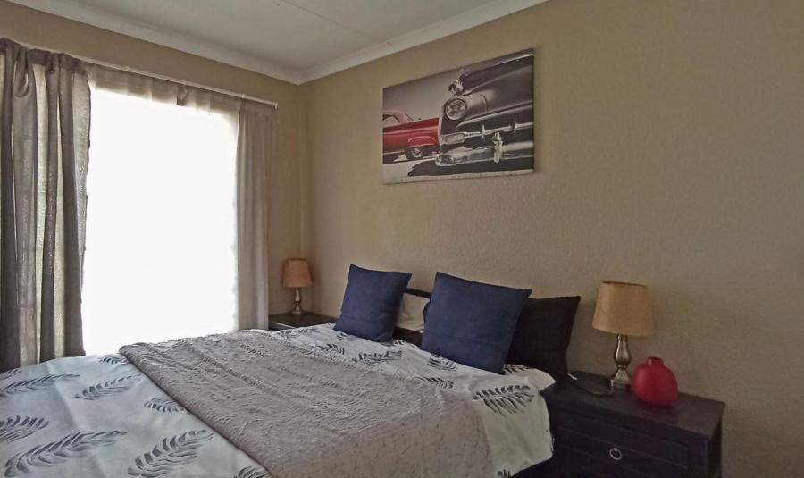 2 Bedroom Property for Sale in Faerie Glen Gauteng