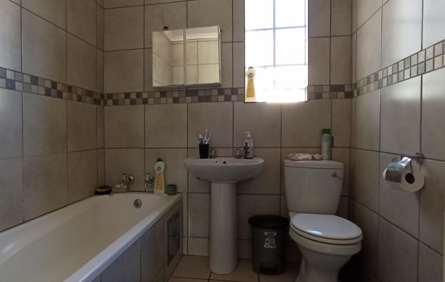 2 Bedroom Property for Sale in Faerie Glen Gauteng