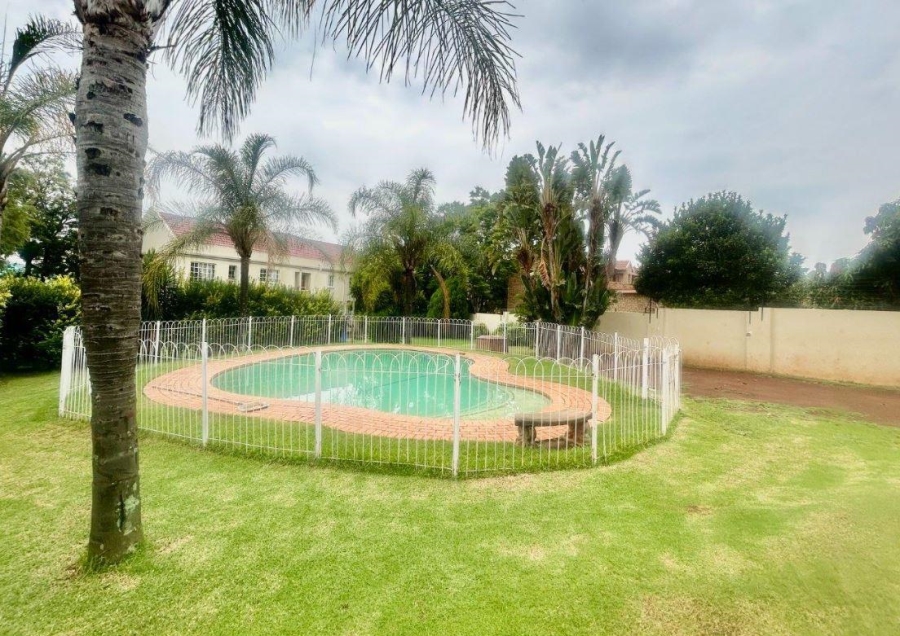 2 Bedroom Property for Sale in Faerie Glen Gauteng