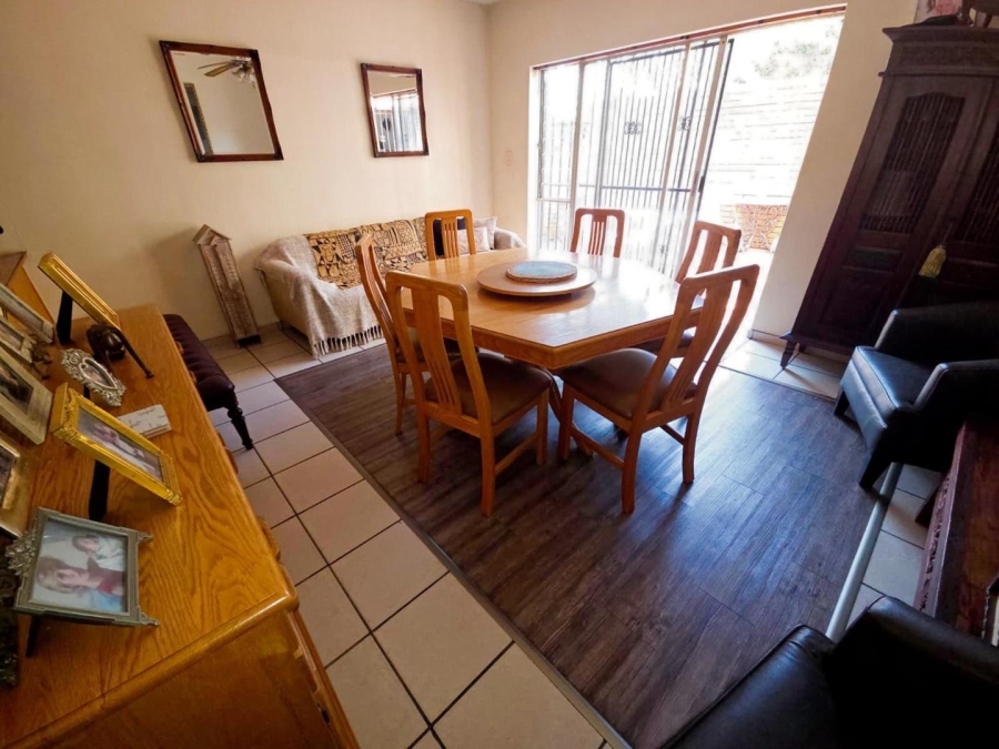 3 Bedroom Property for Sale in Faerie Glen Gauteng