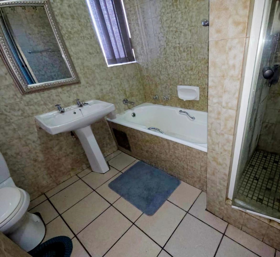 3 Bedroom Property for Sale in Faerie Glen Gauteng