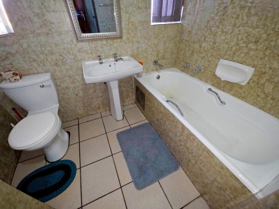 3 Bedroom Property for Sale in Faerie Glen Gauteng