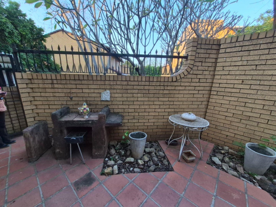 3 Bedroom Property for Sale in Faerie Glen Gauteng