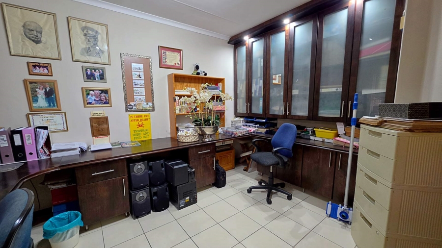 4 Bedroom Property for Sale in Bassonia Gauteng