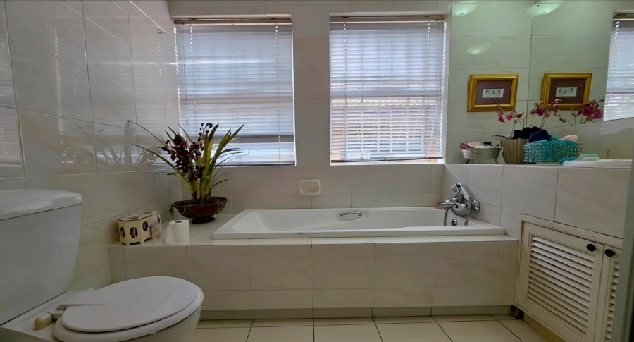 4 Bedroom Property for Sale in Bassonia Gauteng