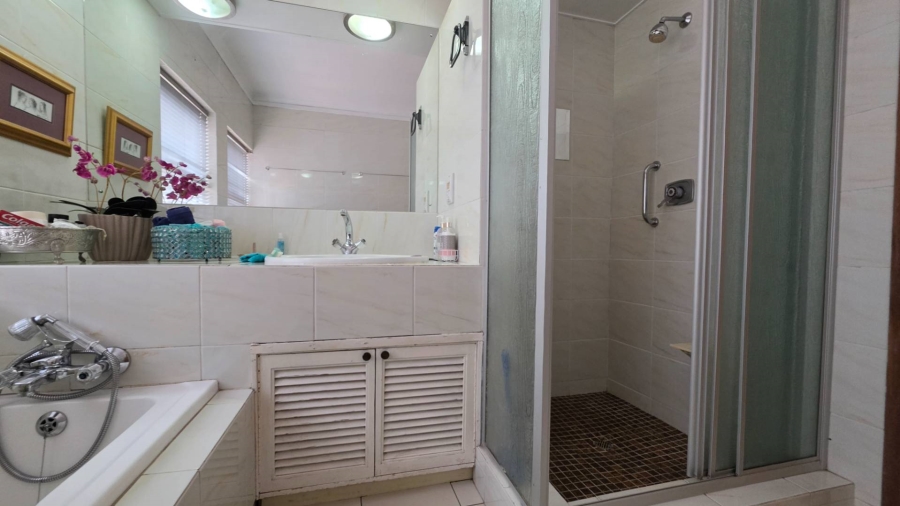 4 Bedroom Property for Sale in Bassonia Gauteng