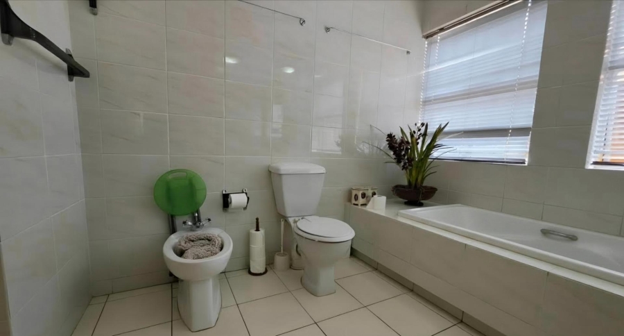 4 Bedroom Property for Sale in Bassonia Gauteng