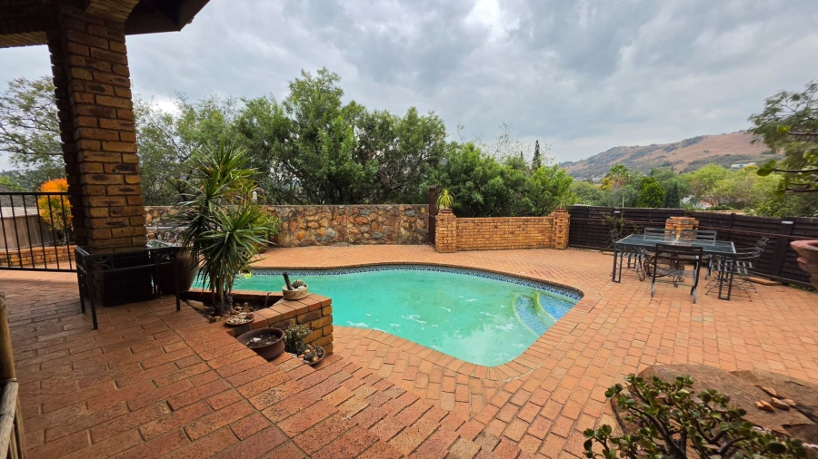 4 Bedroom Property for Sale in Bassonia Gauteng