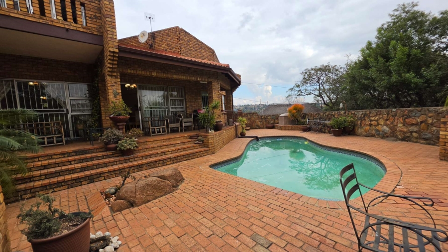 4 Bedroom Property for Sale in Bassonia Gauteng